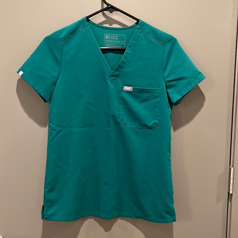 Womens Figs shrub top.